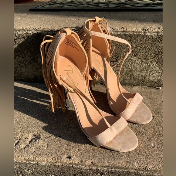 Privileged Women’s Elegant Suede Fringe Strada Heels W/ Ankle Strap Tan - Size 9 - Picture 4 of 7